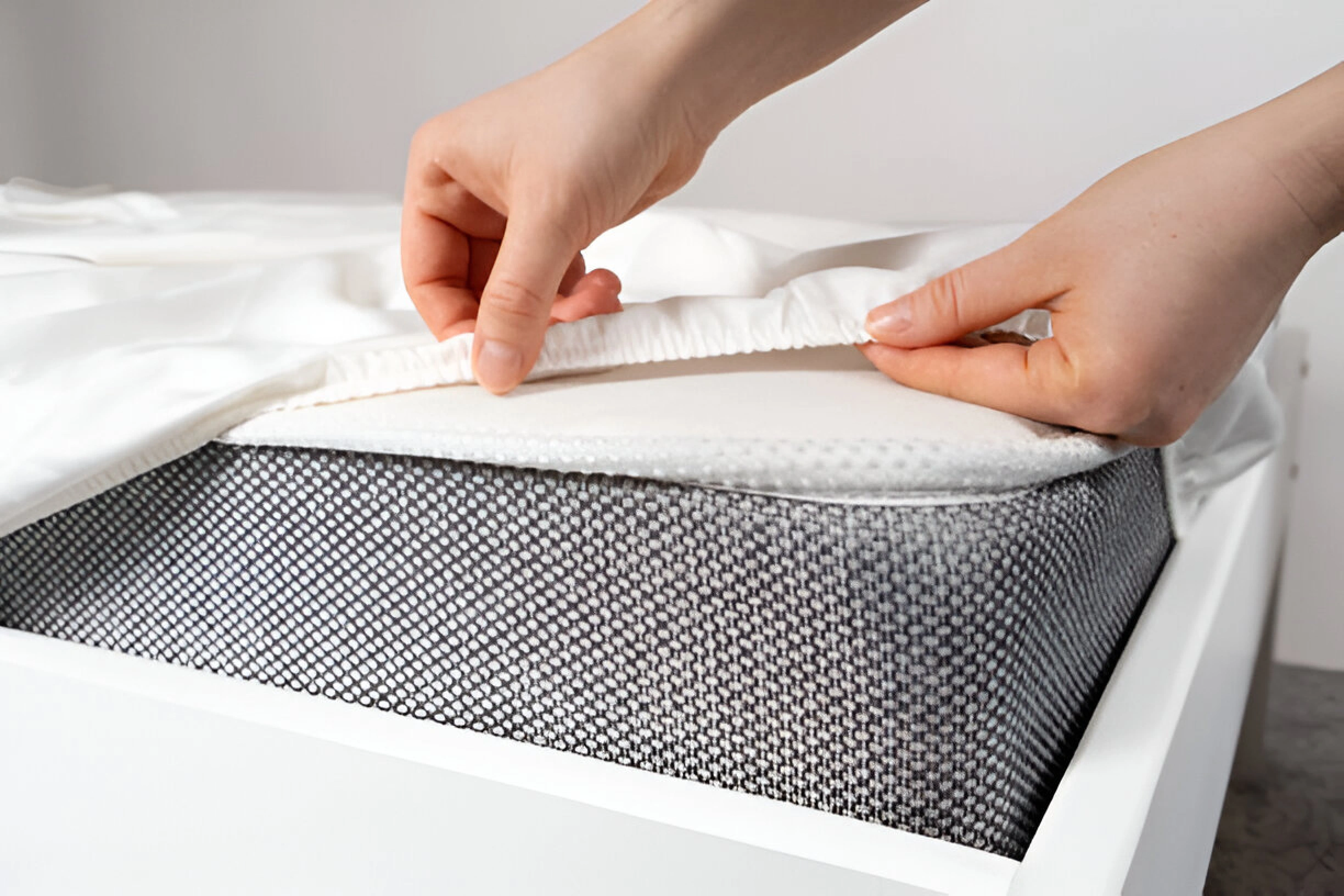 Best Types of Waterproof Crib Mattress Covers 